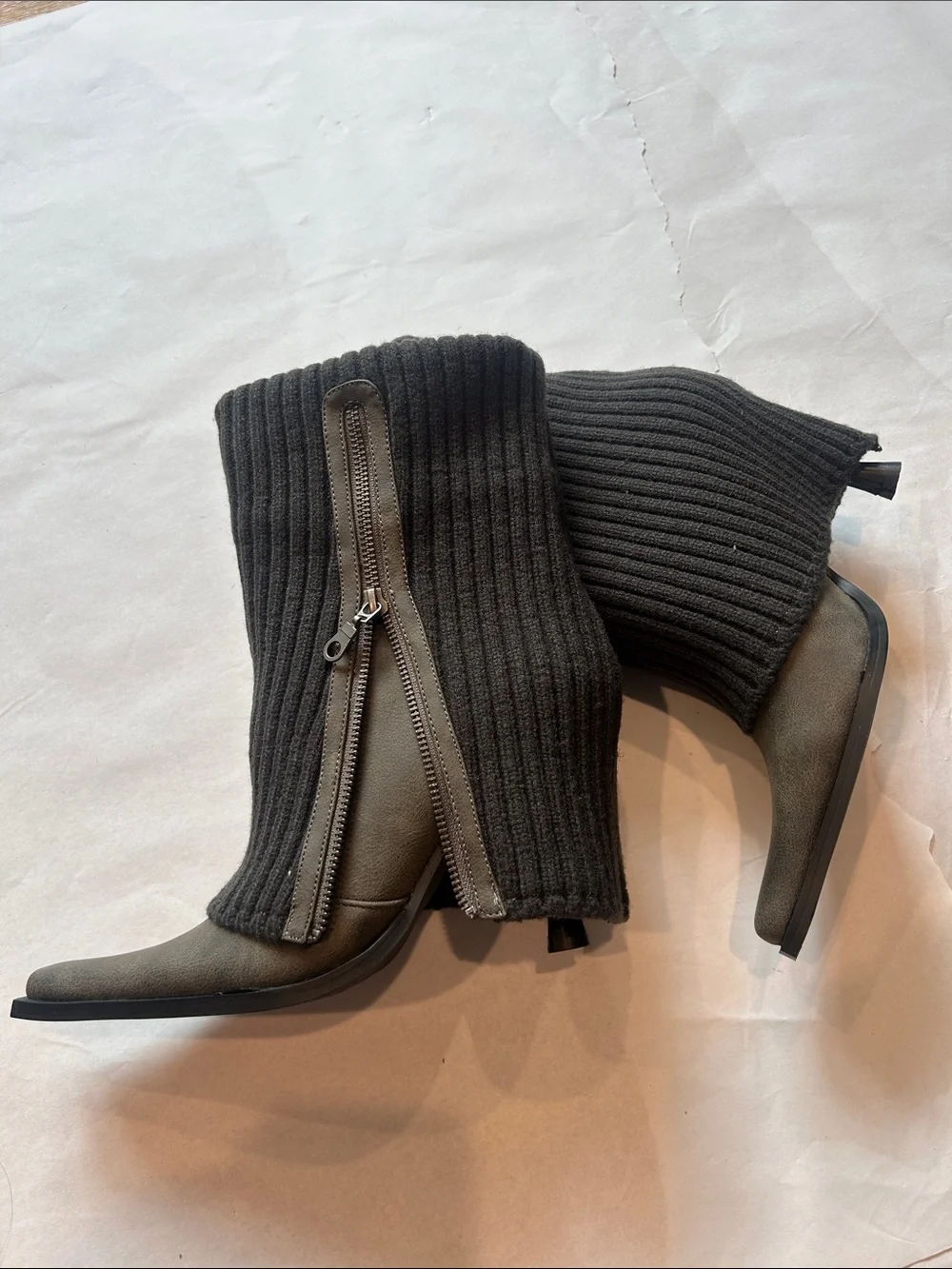 Dolls Kill generation kiss grey Pointed-Toe Knit Ankle Boots knit Side Zipper 8